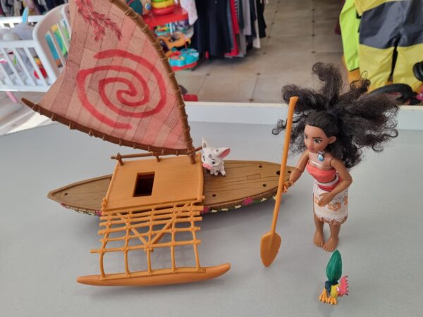 pirogue de vaiana et personnages