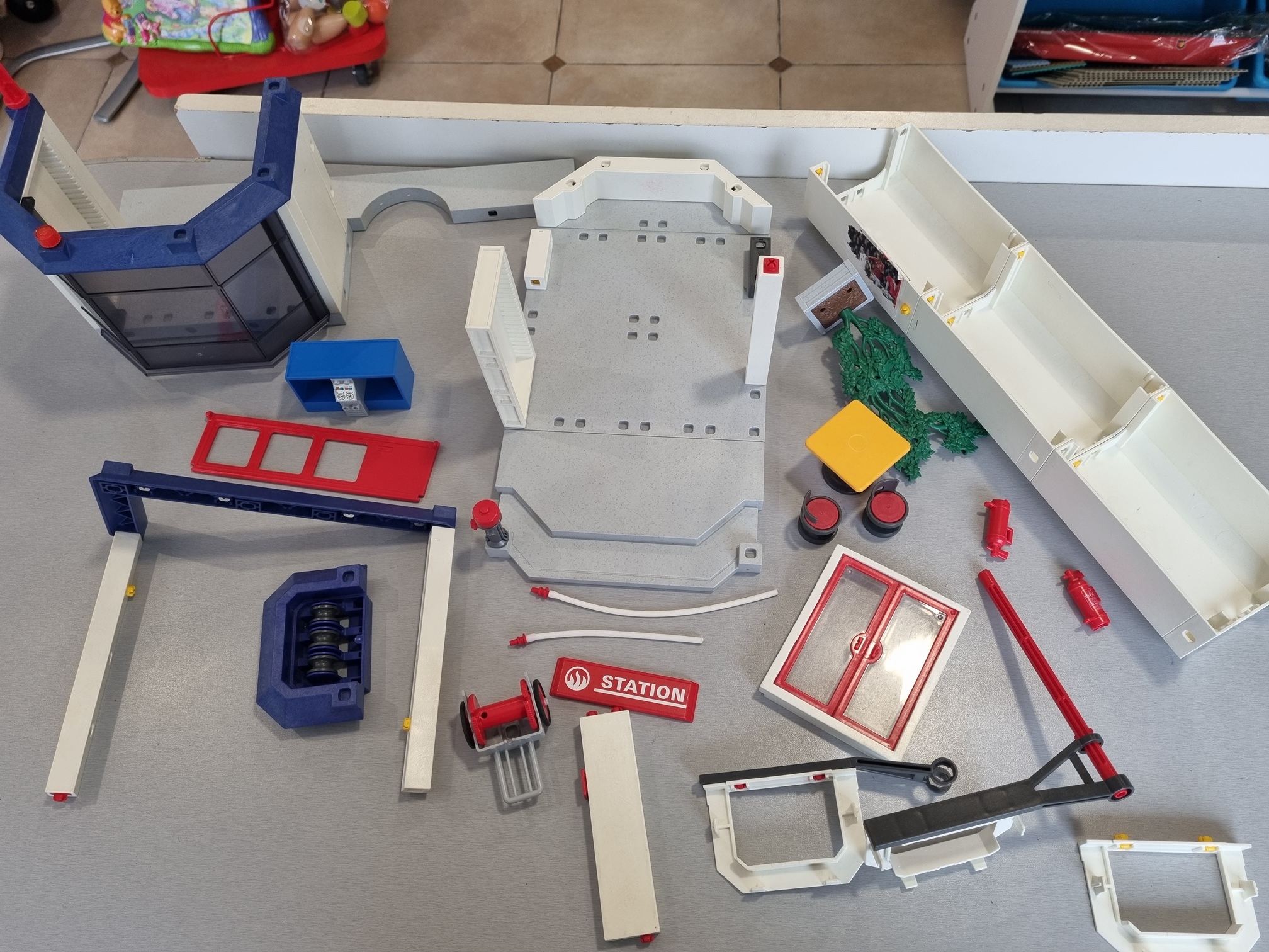 Caserne de pompier playmobil pour pièces – Image 2
