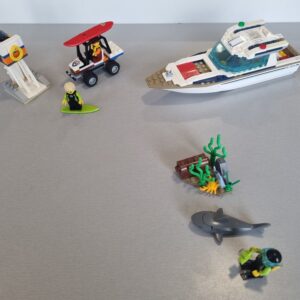 LEGO - plongée et surf avec les requins