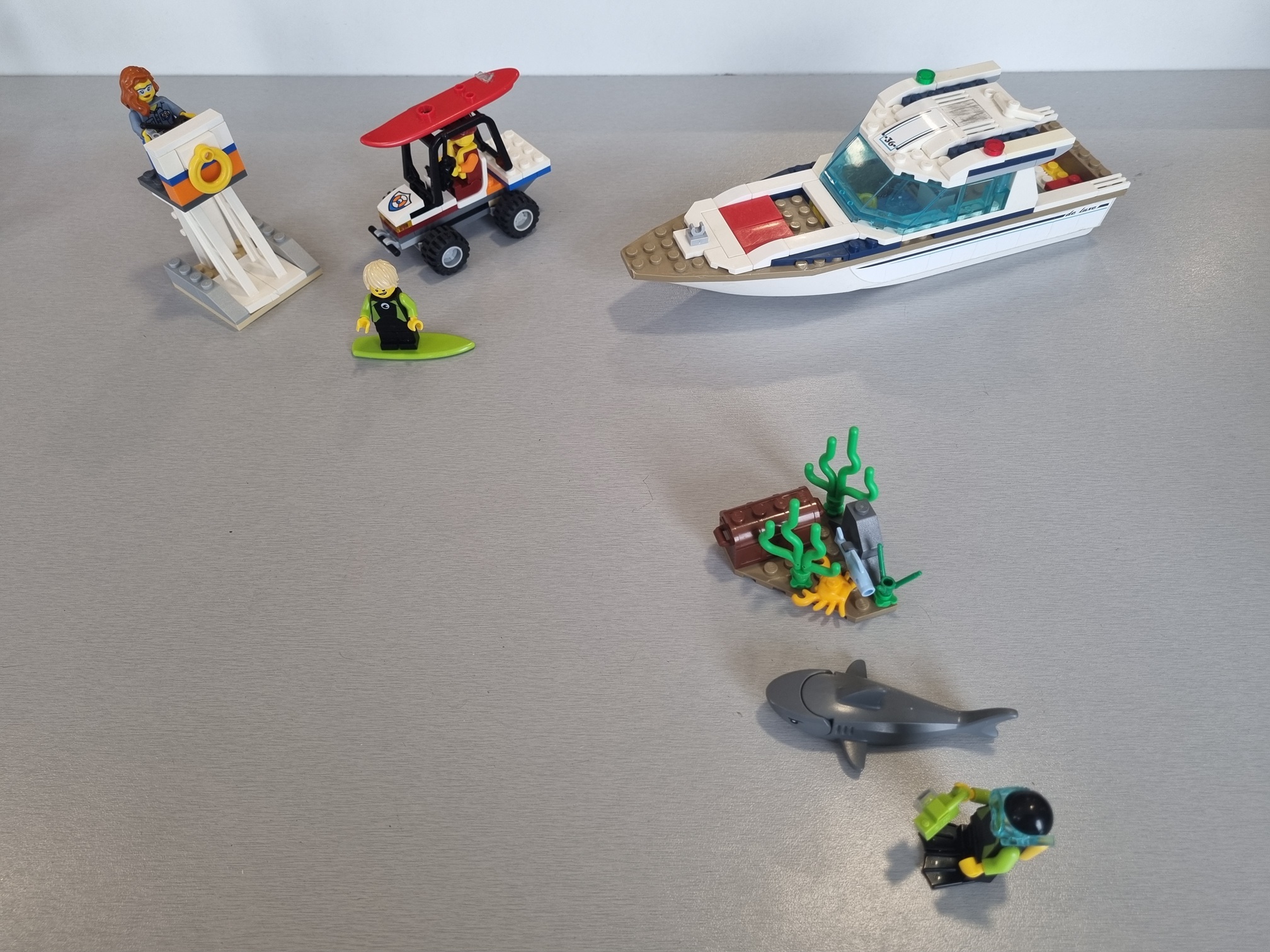 LEGO - plongée et surf avec les requins