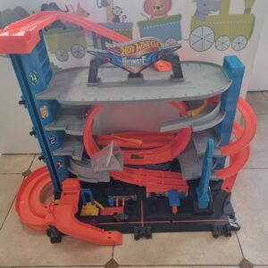 circuit hotwheels  - ultimate garage requin