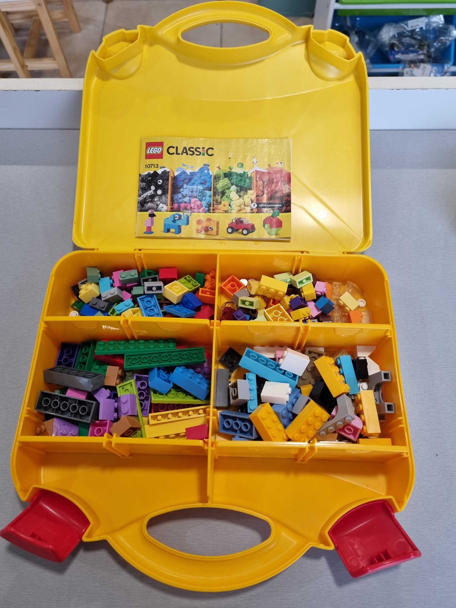 mallette LEGO 10713 - complète