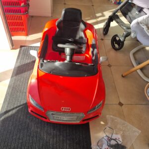 voiture électrique Audi TTS rouge + télécommande